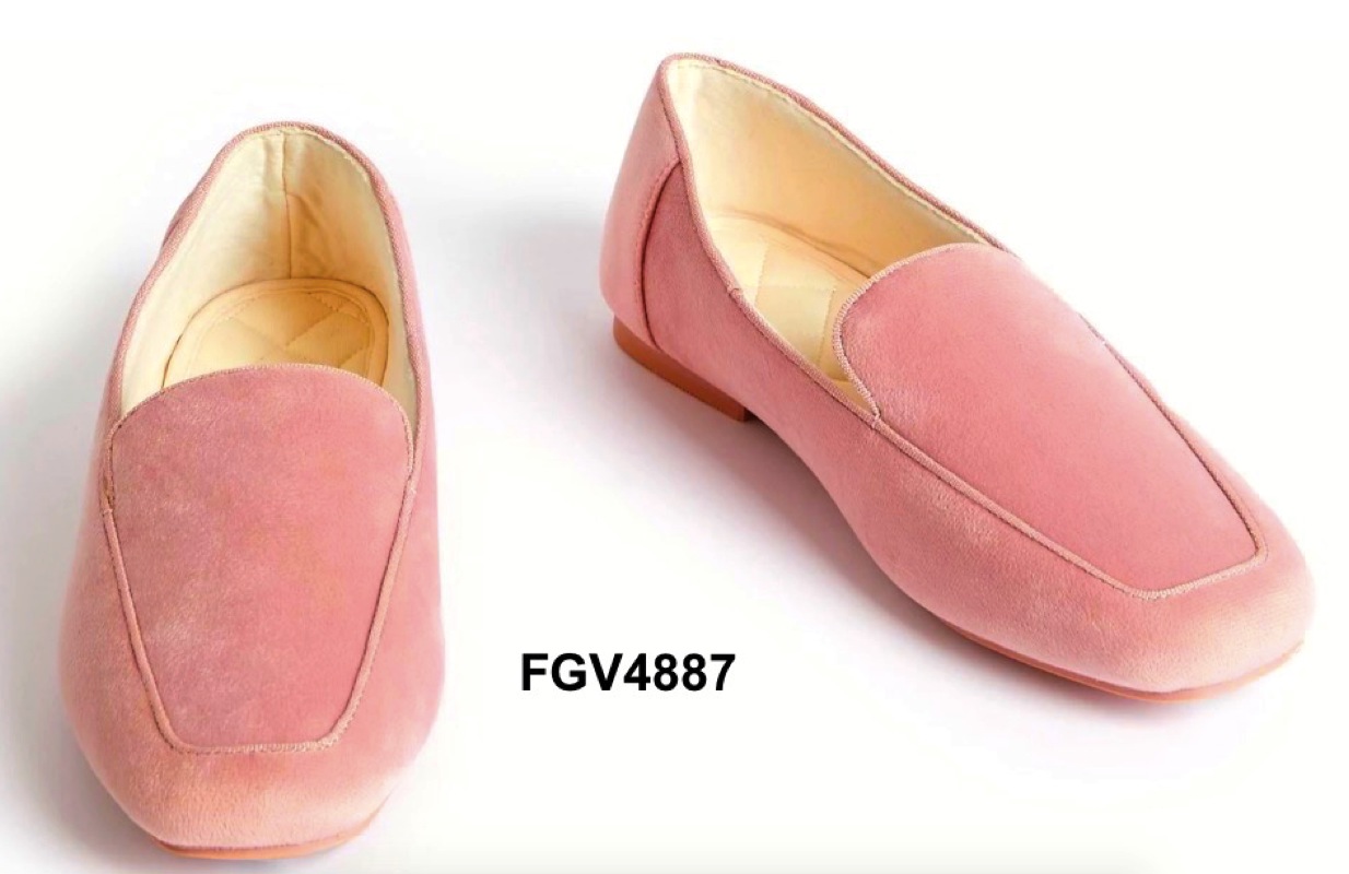 Handgemaakte roze fluwelen damesloafers